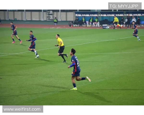 重庆足球队在足球团队协作排行榜中荣登第十名展现出色团队精神与默契配合 重庆足球队在足球团队协作排行榜中荣登第十名展现出色团队精神与默契配合