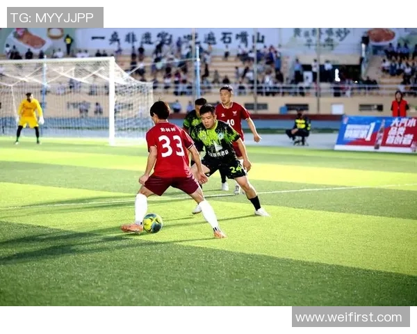 爱在绿茵场上绽放足球明星与球迷之间的深情故事