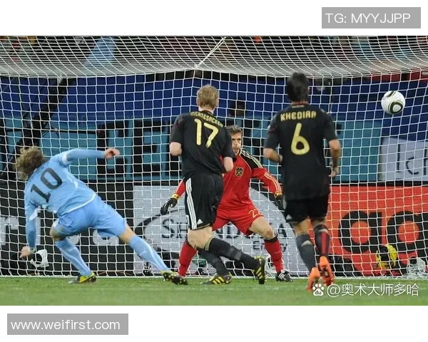 光着脚的足球明星如何在绿茵场上展现独特魅力与非凡技艺