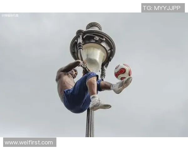 冬日街头足球明星时尚风采尽显引领潮流新风尚